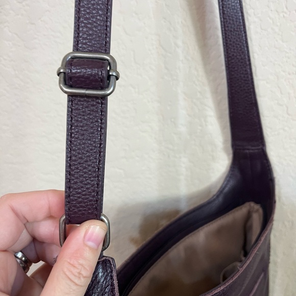 The Sak De Young Crossbody in Leather, Aubergine lightly used with light wear - Picture 11 of 11